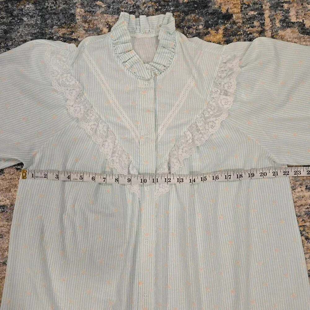 Vintage 80's Ruffles and Lace Lounge Housecoat - Picture 9 of 12